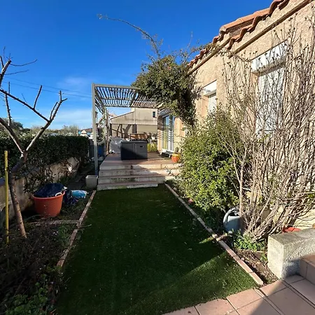 Family House For 6 People With Garden And Brazier