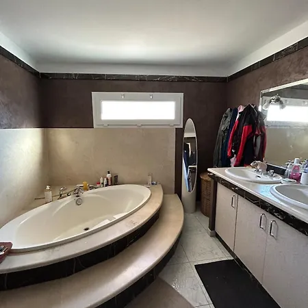 Family House For 6 People With Garden And Brazier Le Grau-du-Roi