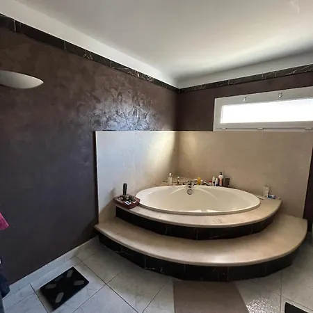 Family House For 6 People With Garden And Brazier